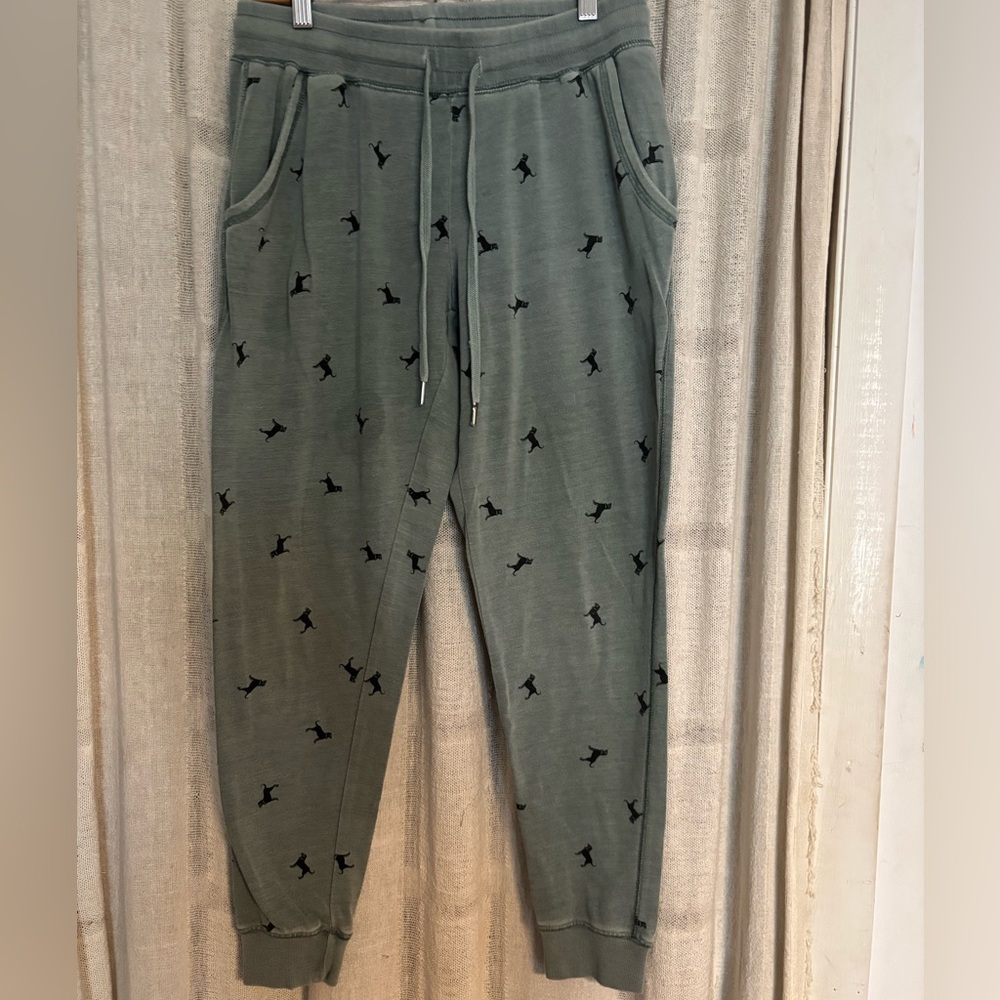 VGUC Black Dog all over print joggers Women’s medium